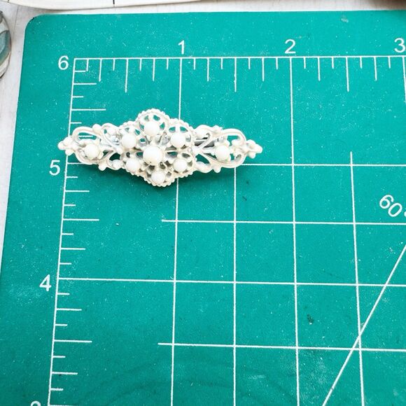 Vintage White Enamel Open Filigree Bar Brooch Pin - Picture 3 of 4